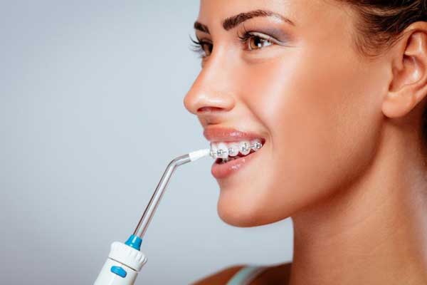 نخ دندان آبی | مزایای نخ دندان کشیدن
