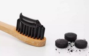 آیا زغال فعال برای سفید کردن دندان تاثیر دارد؟